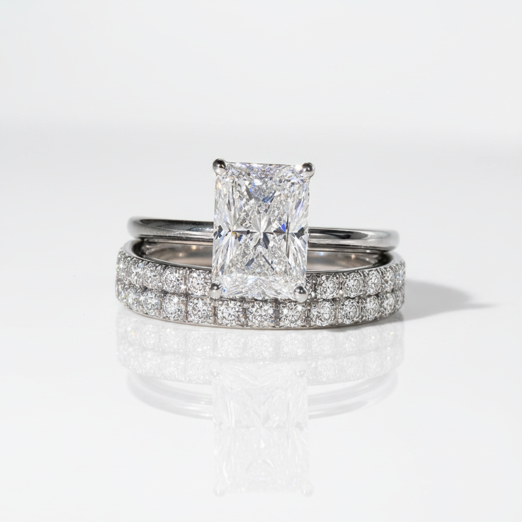 04-radiant-ring-set-white-clear-iphone-flash-angle-1-v1_f161b5f2-95de-4951-80a9-35f5344d3741.png