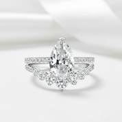 7*11mm Pear Cut Diamond Engagement Ring Set