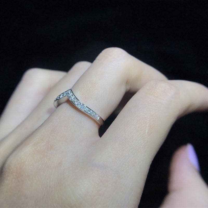 Created Diamond Option Single V-Shape Ring-Black Diamonds New York