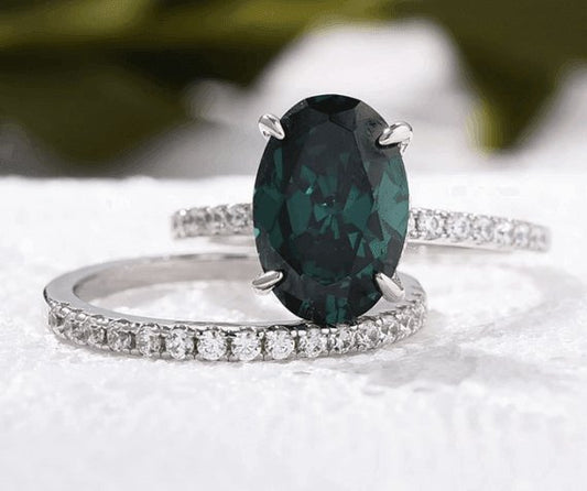 Classic Emerald Green Oval Cut Ring Set - Black Diamonds New York
