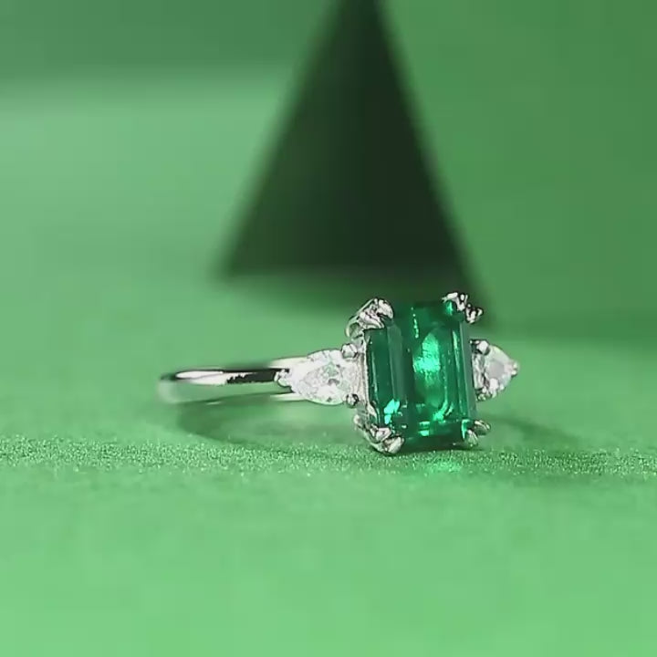 Adjustable 1.5 Carat Green Emerald Ring