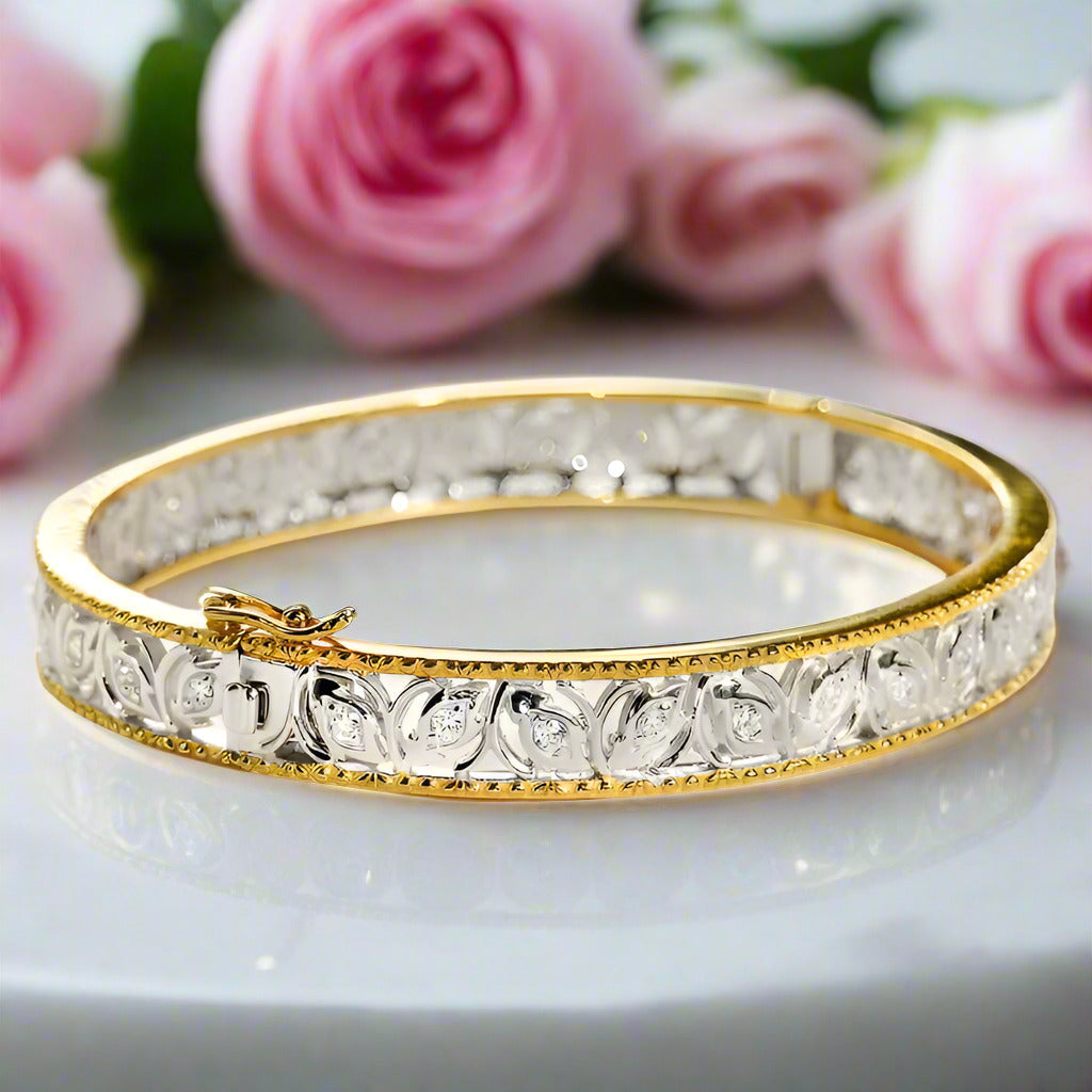 Leaf-modeled Ramage Bangle Bracelet with Yellow Gold Border-Black Diamonds New York