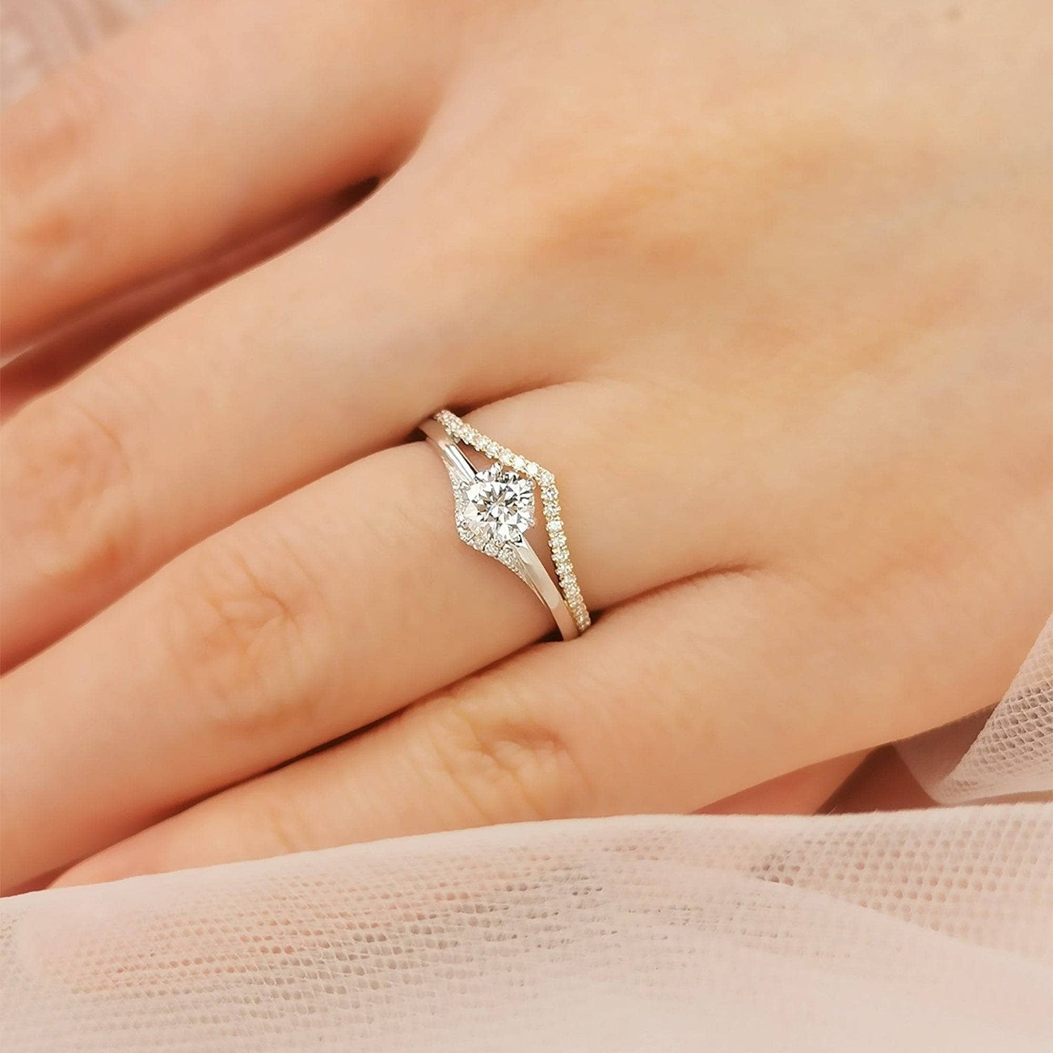 Minimalist 18k Round Cut Diamond Wedding Ring Set-Black Diamonds New York