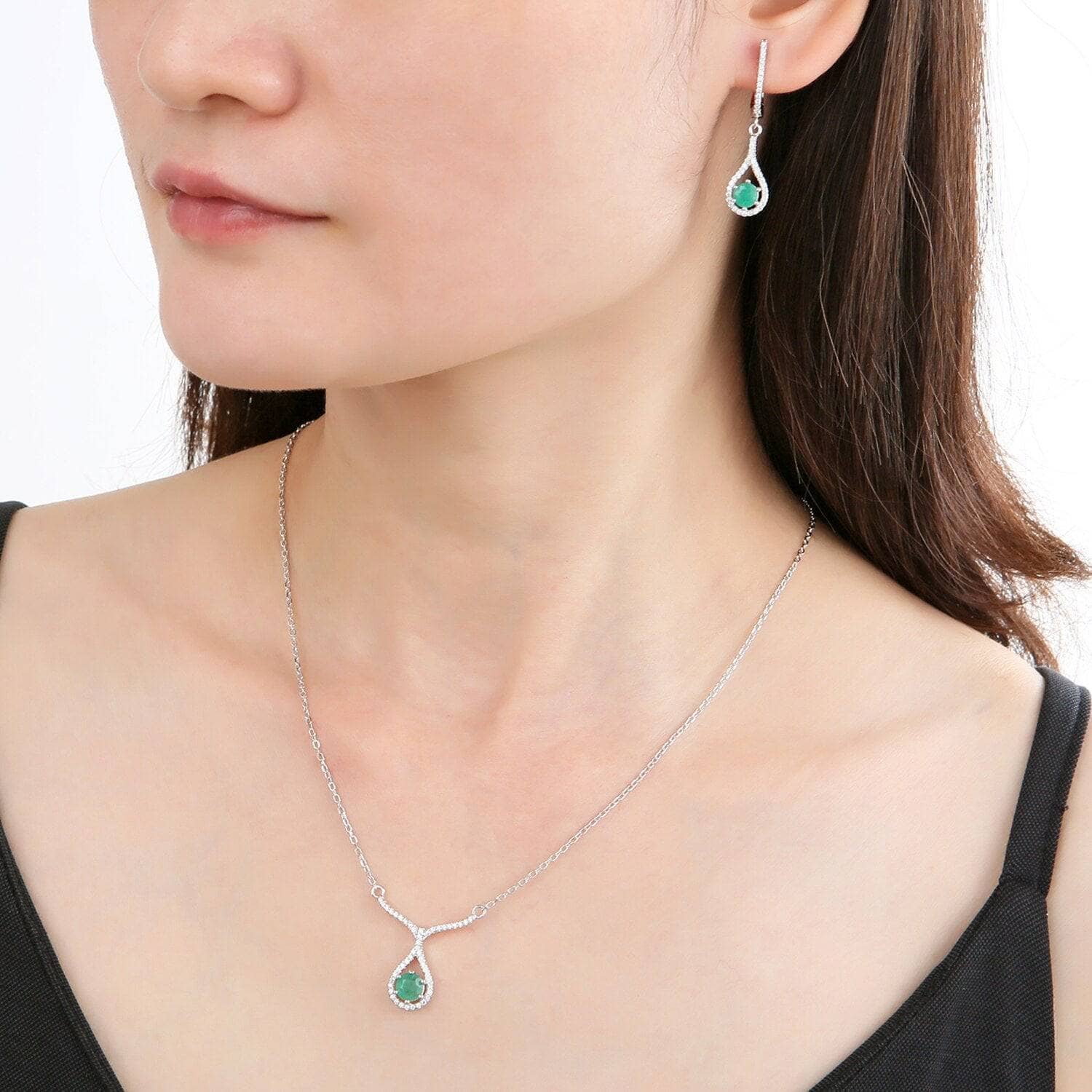 Natural Green Emerald Classic Pendant Necklace